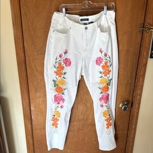 White Jeans with Floral Embroidery